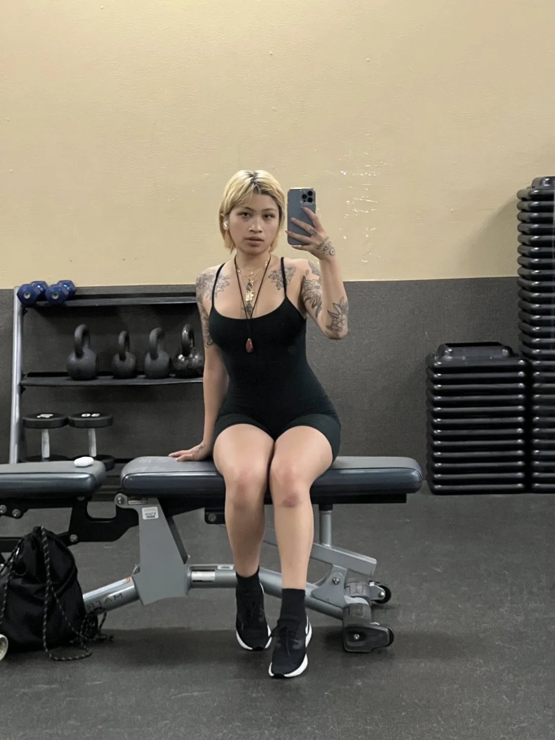 Sexy Asian stripper main image