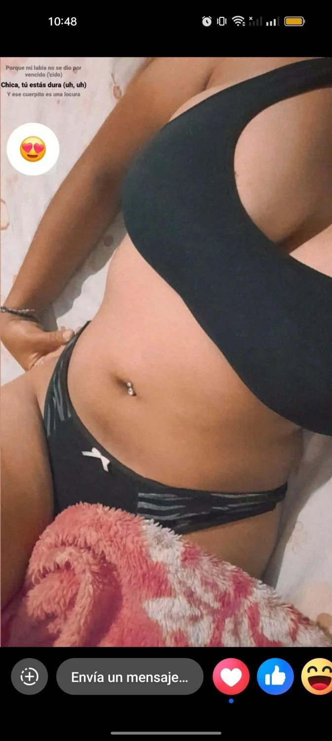 Latina caliente con tremendo culo image 4