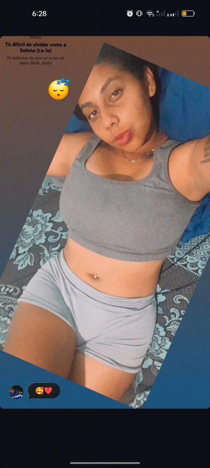 Latina caliente con tremendo culo image 5