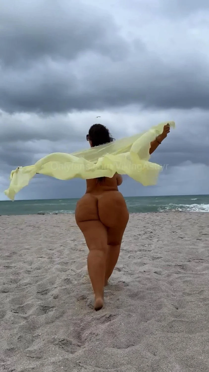 Giant ass • Viking Astryr 🍷 image 11