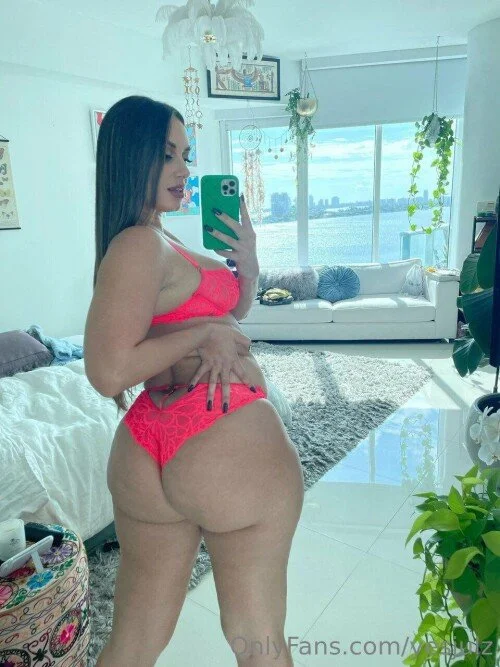 Yesjulz Wants You To Pump To Her Phatass image 14