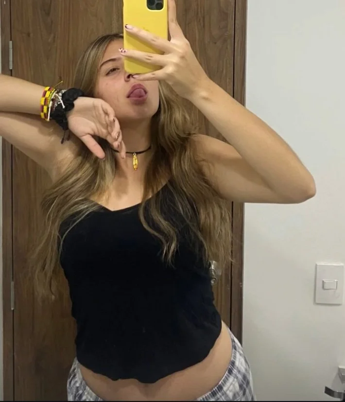 Que buena puta me mandaron se llama Laura denle su verga a esta zorra y sus novias al md. image 3