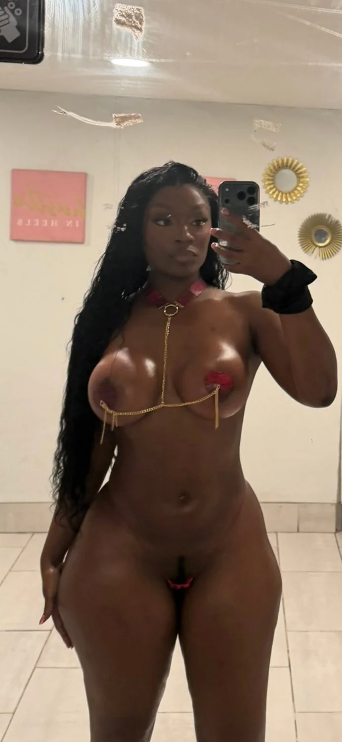 Damn she bad!!!! main image