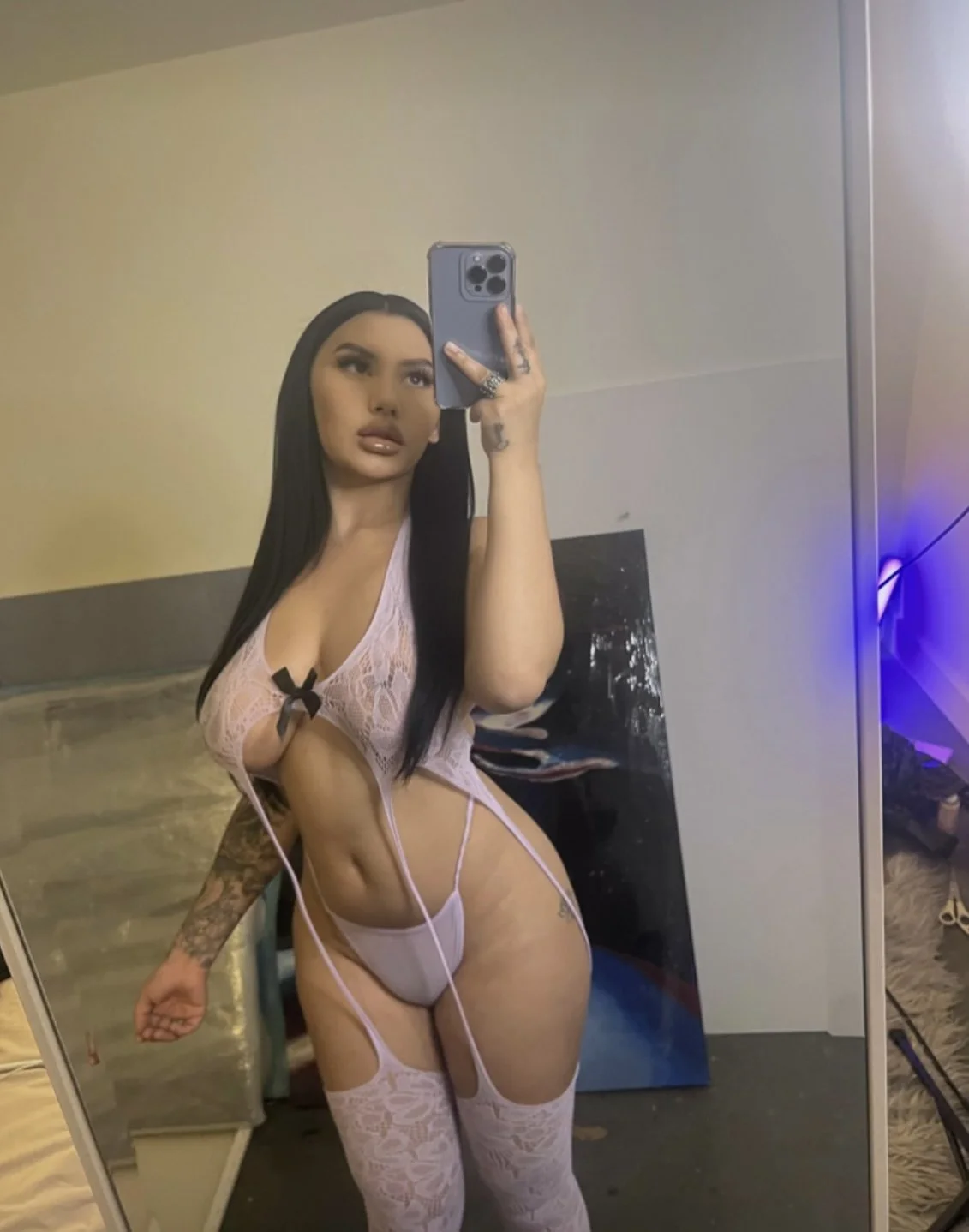 Thick Latina ex image 3