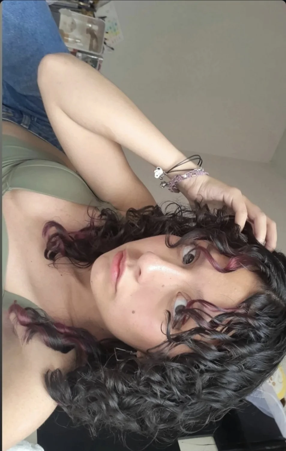 Puta Julieta le ha de apestar mucho su vagina. Como quiero ser su cornudo image 5