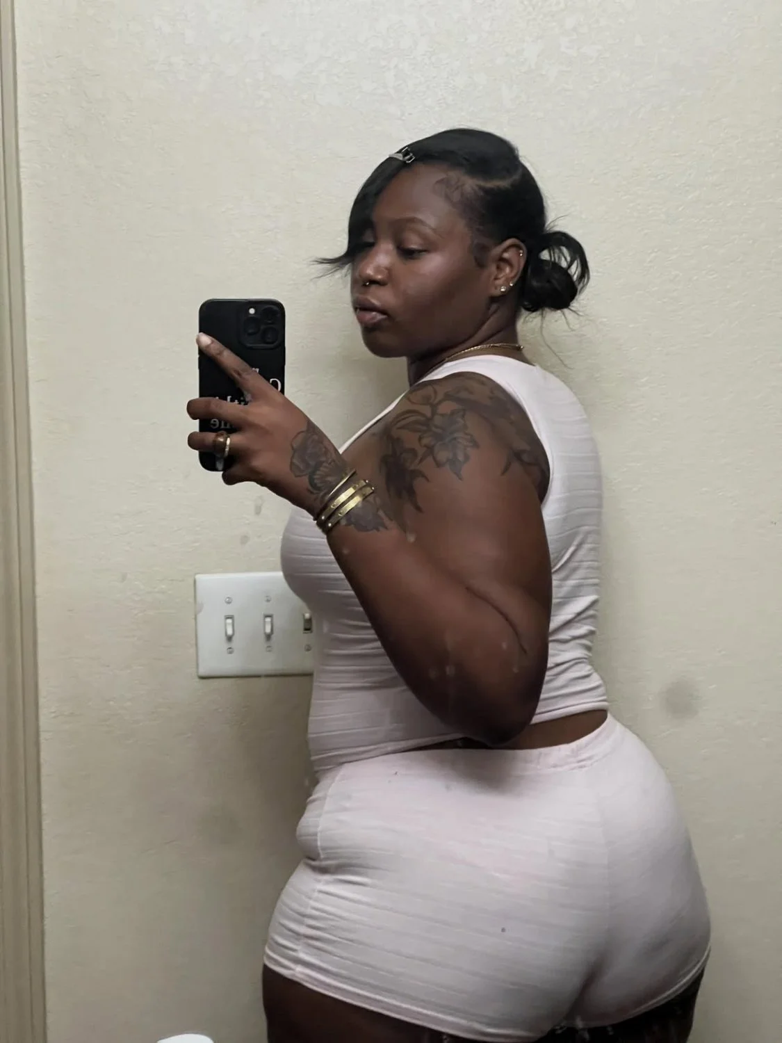 Made for gooning 💦🍆 And going balls deep ! image 2