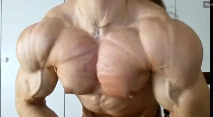 Mrs Jansen bodybuilding strip image 6