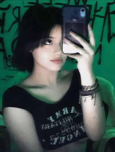 Novinha se exibindo do jeito que a gente gosta cover image