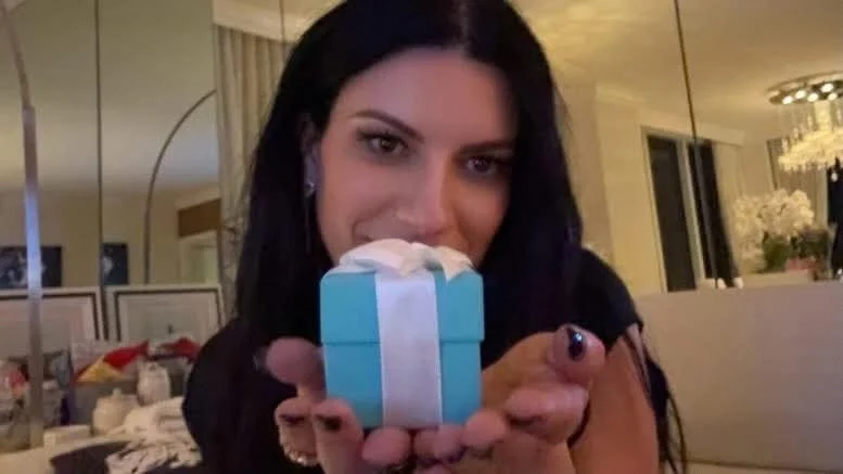 Laura Pausini hot italian singer image 11