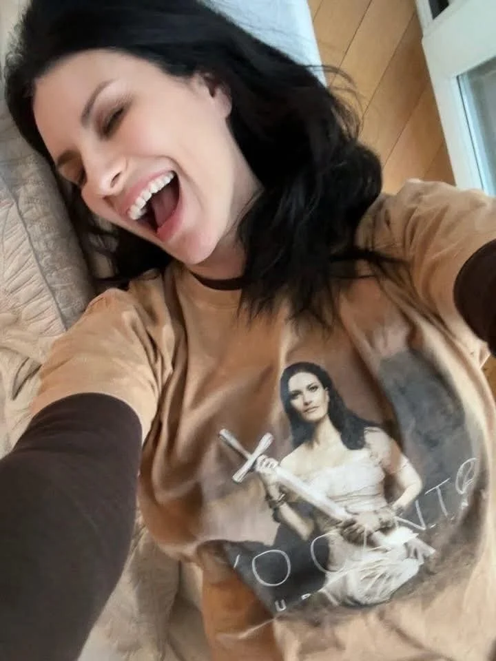 Laura Pausini hot italian singer image 14