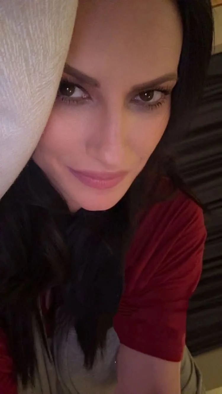 Laura Pausini hot italian singer image 15