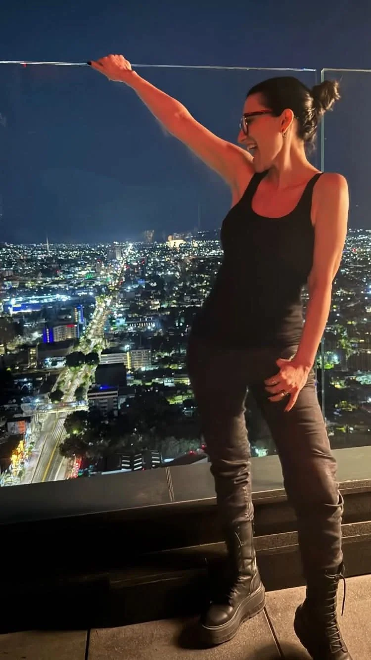 Laura Pausini hot italian singer image 16
