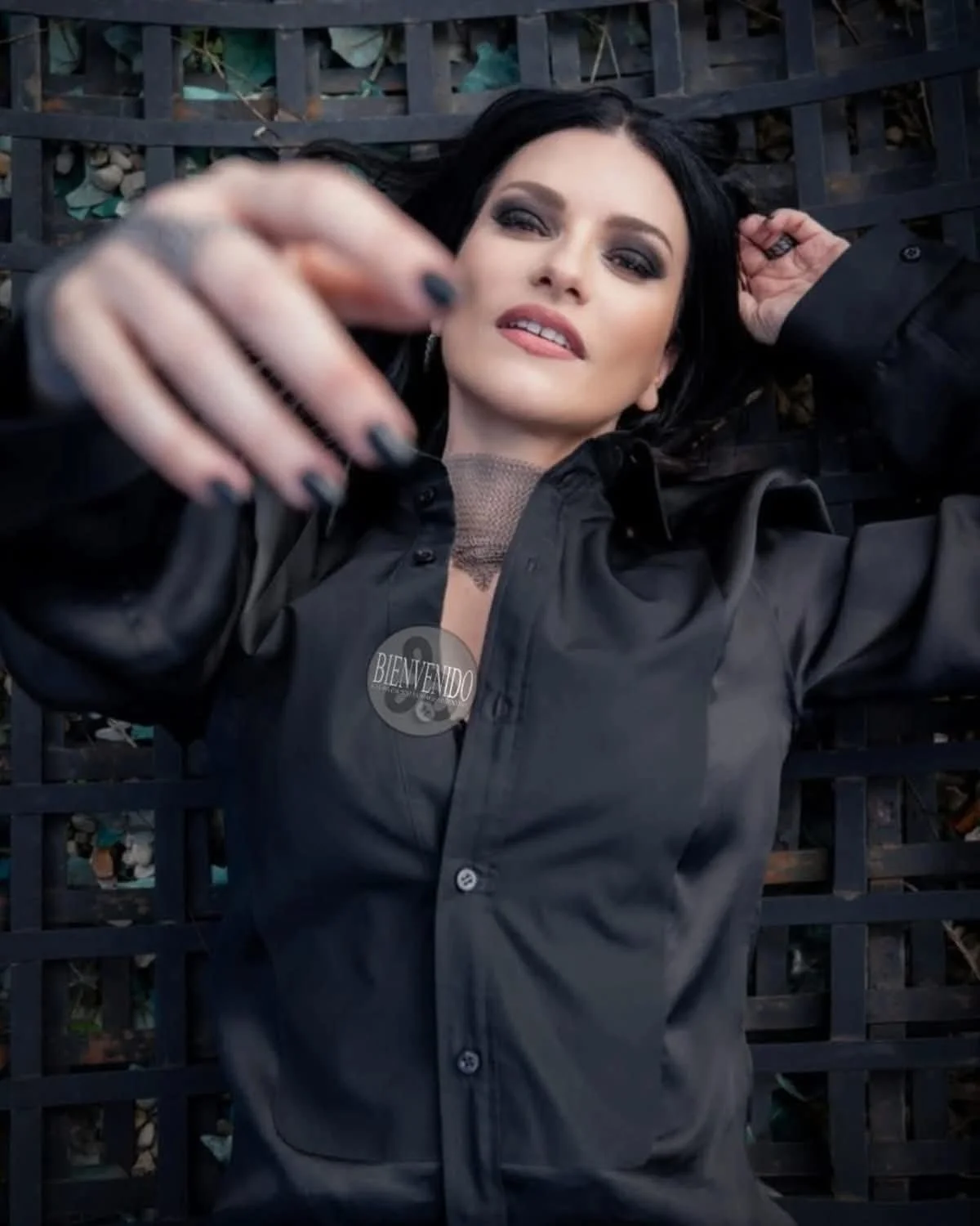 Laura Pausini hot italian singer image 25