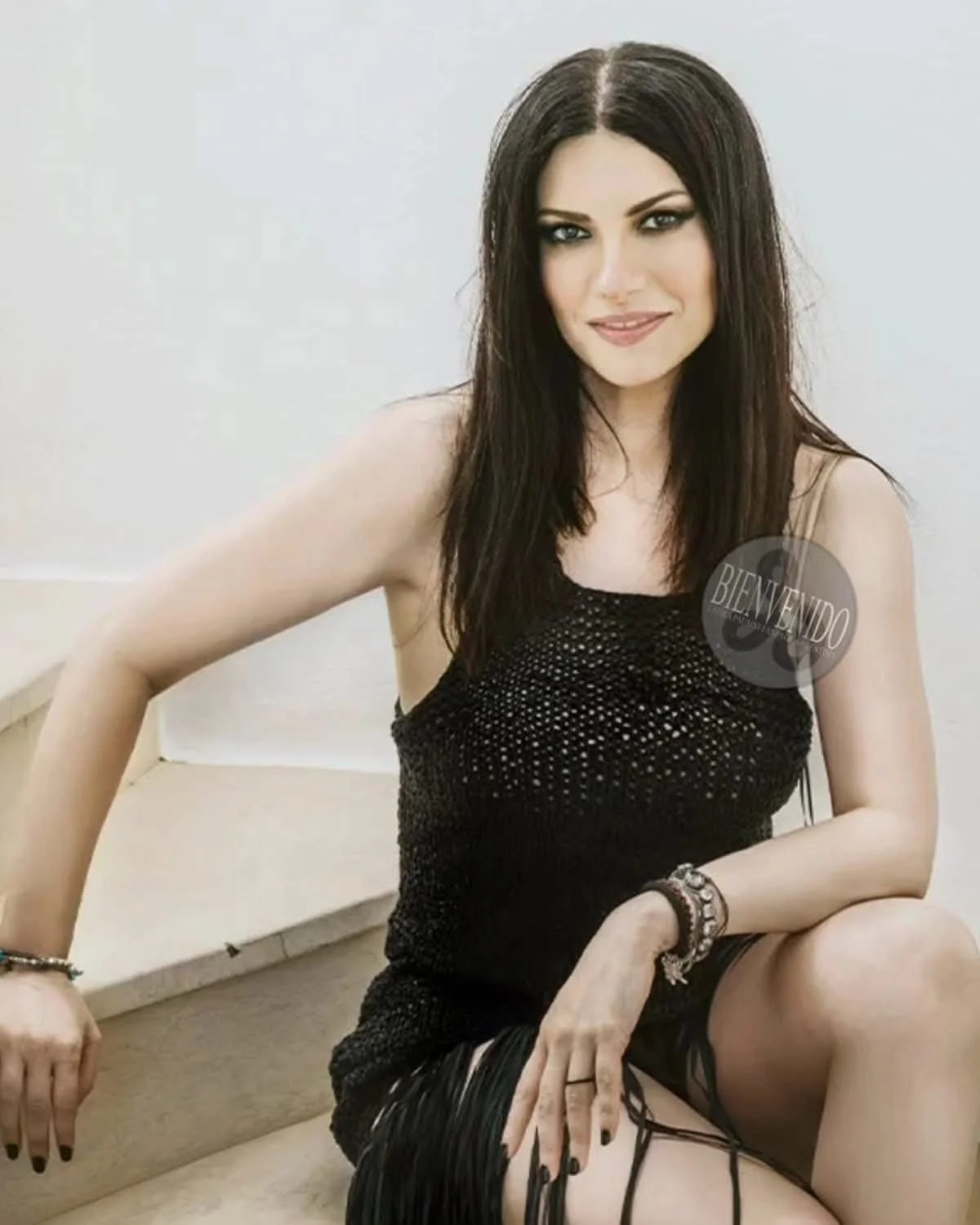 Laura Pausini hot italian singer image 30