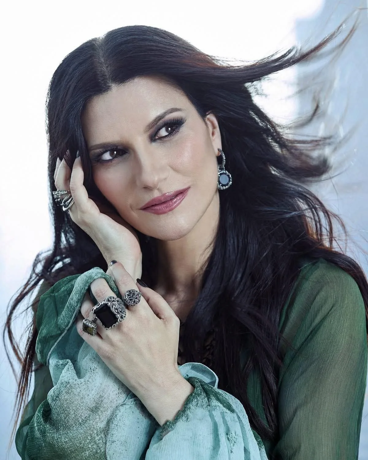 Laura Pausini hot italian singer image 35