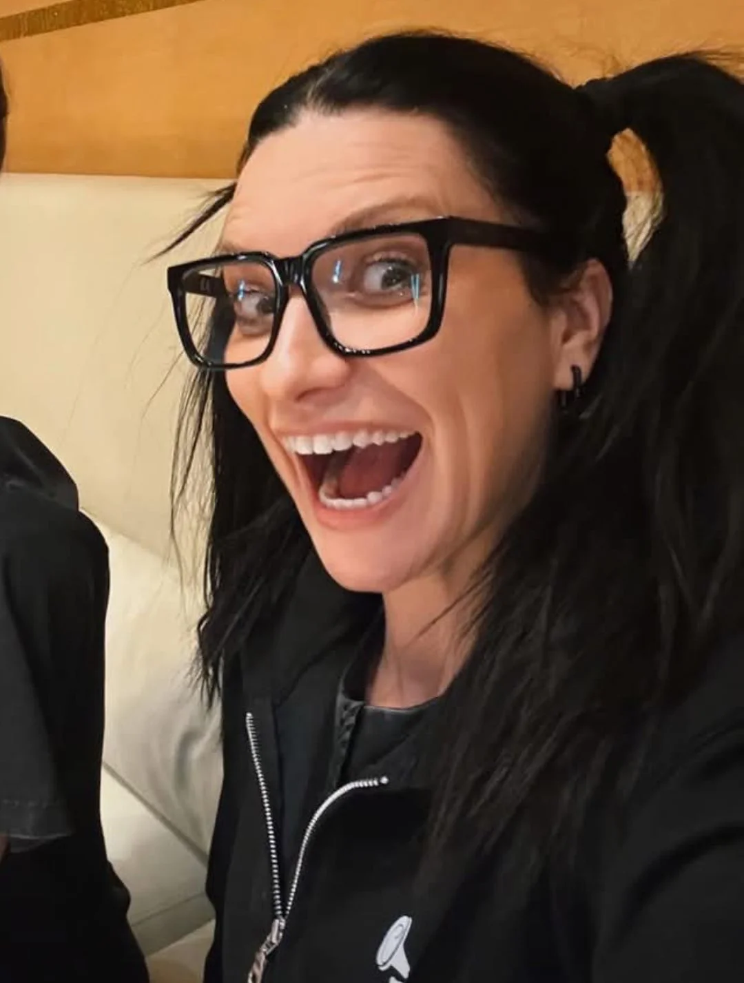 Laura Pausini hot italian singer image 38