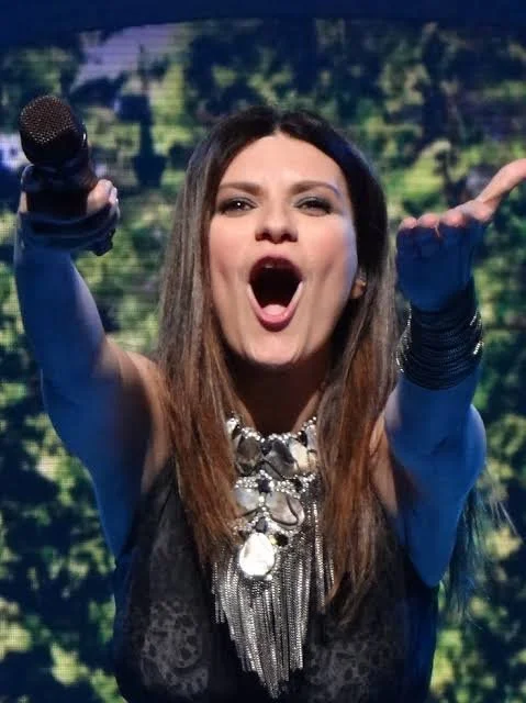 Laura Pausini hot italian singer image 44