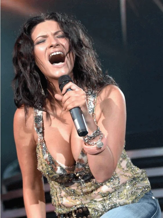 Laura Pausini hot italian singer image 8