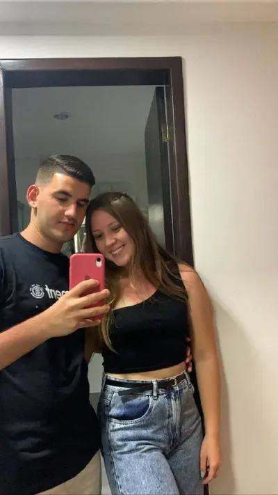 Esposa gostosa foi deixar o corno gravar e ele vazou os videos da safada cover image