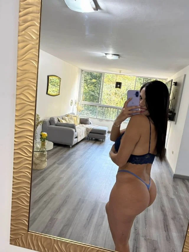 43yr old Latin MILF image 2