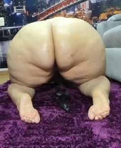 Th1cK mAtur3 C0lomBiAn b0otY !! image 28