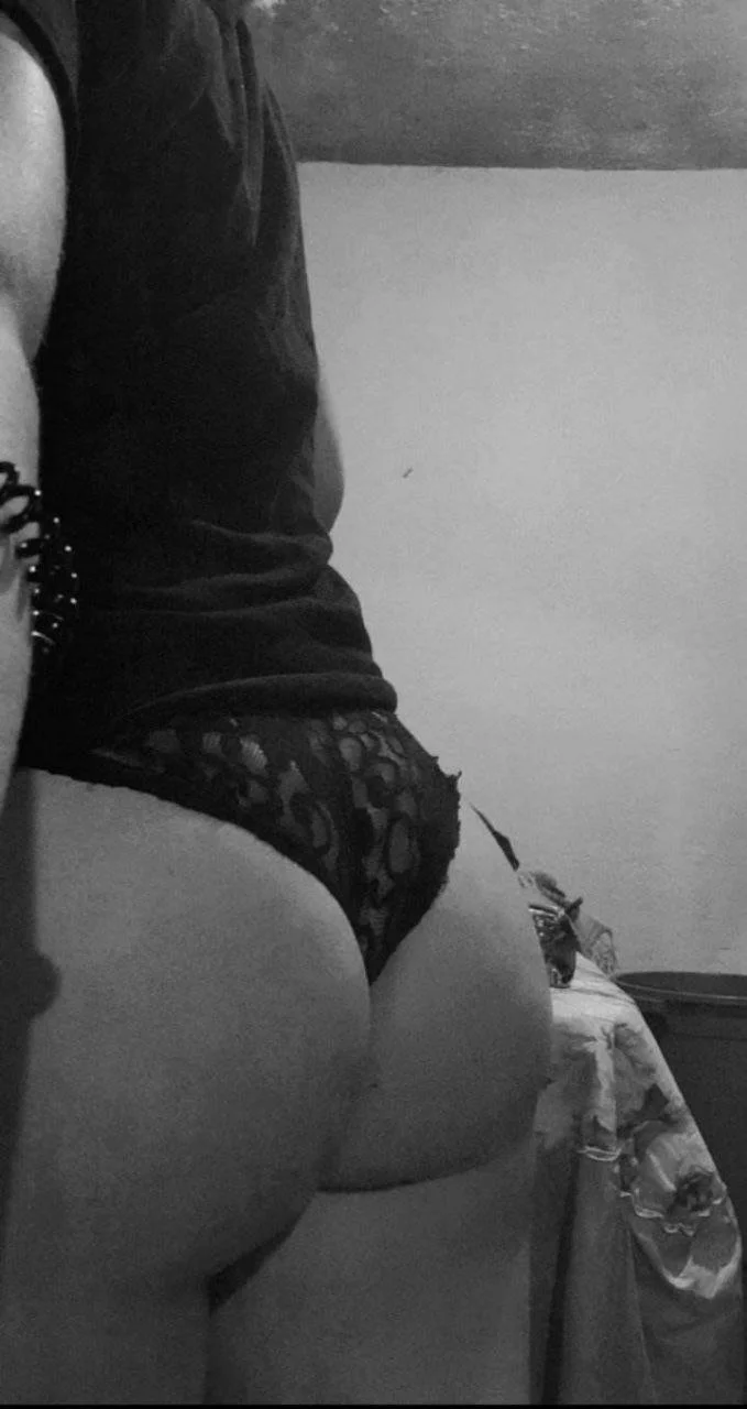 Mi amiga cachonda pt2 image 5