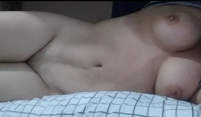 Jovencita le gusta exhibirse image 5