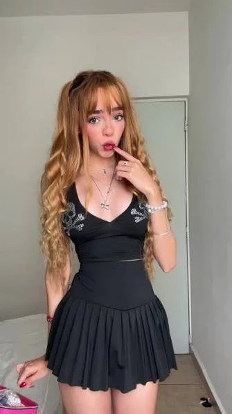 La Wuerita Nude image 4