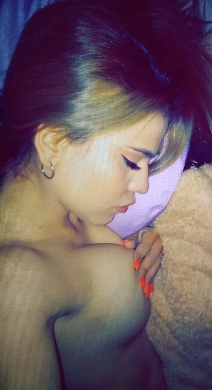 Pendeja Argentina novia rubia mamando verga y cojiendo rico por el culo anal main image