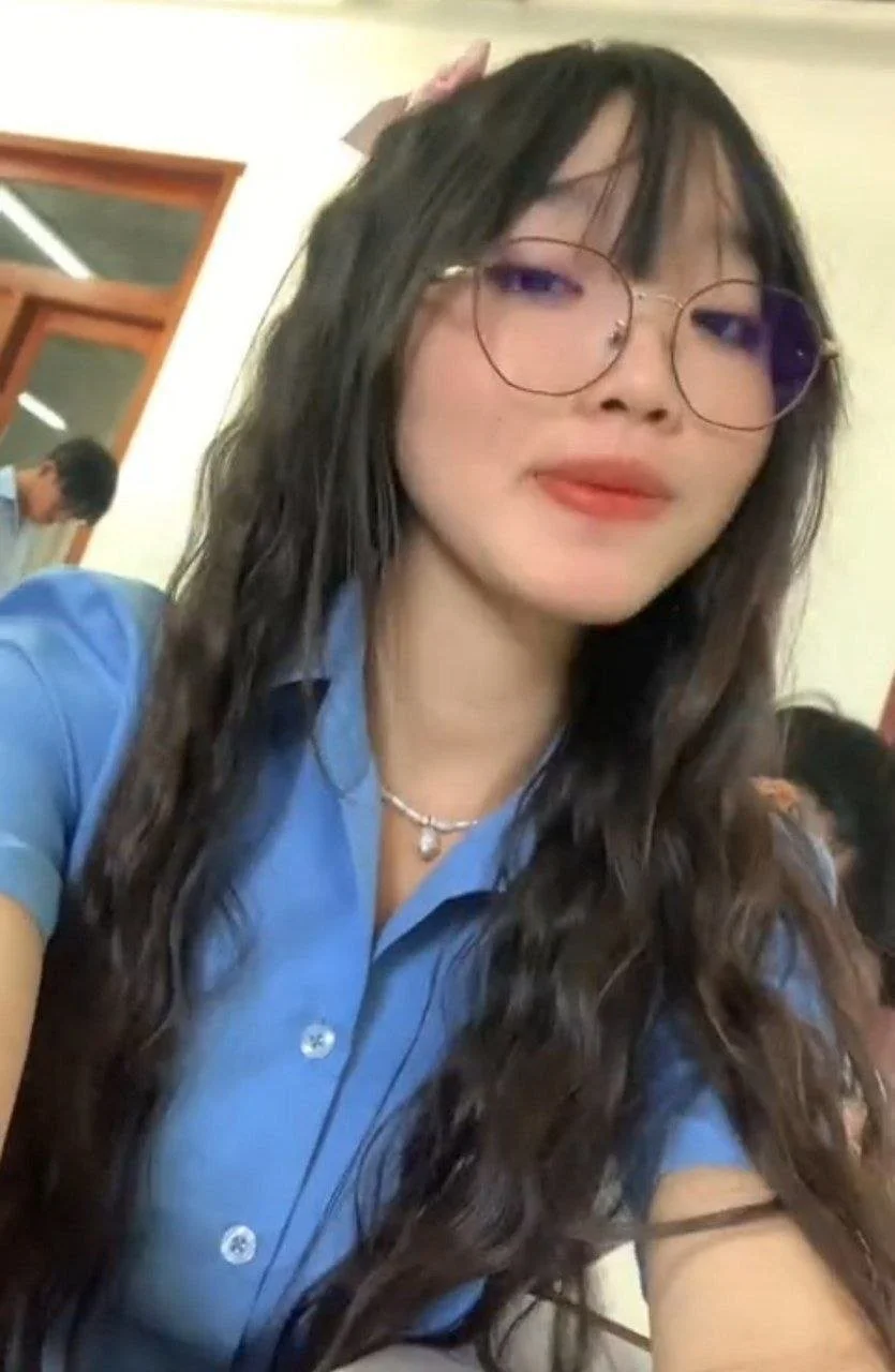 Asian Norton Khmer student girl sucking dick leaked image 1