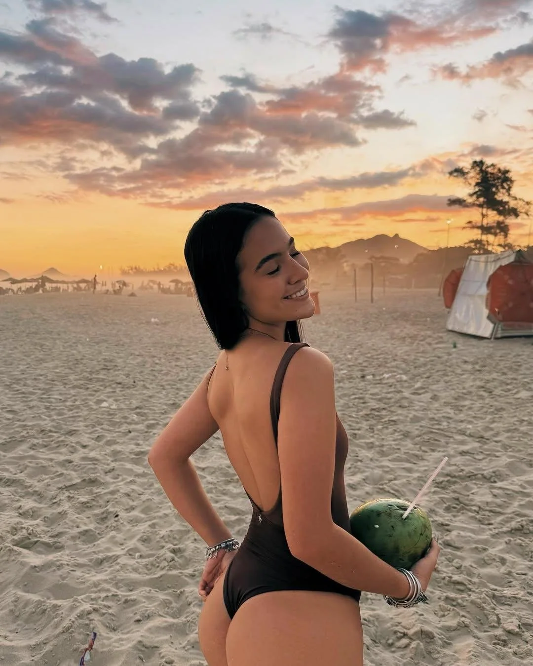 Julia Pimentel , novas fotos na praia...muito linda e fofo image 2