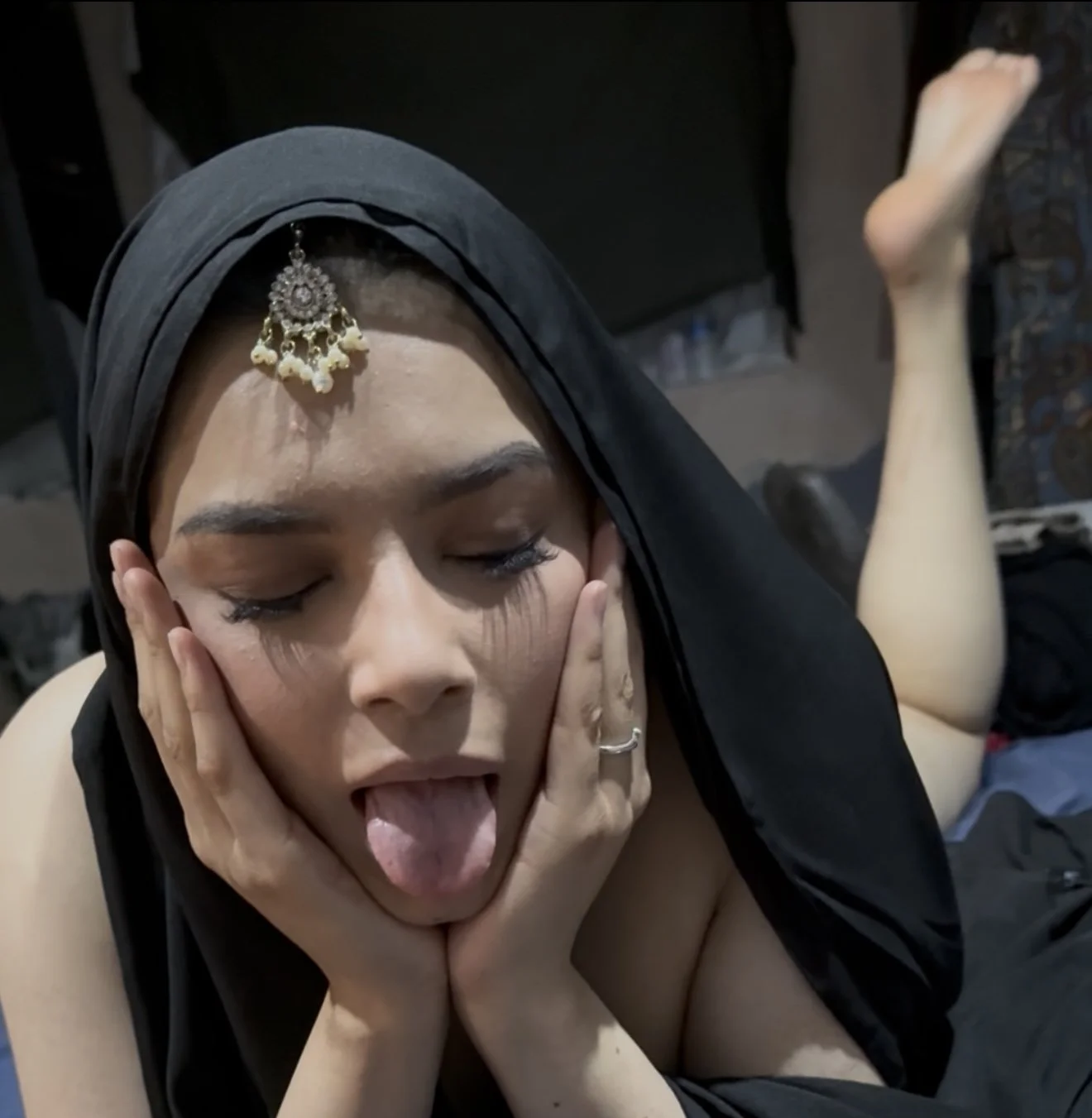 Hijabi slut from Illinois shows off her body image 8