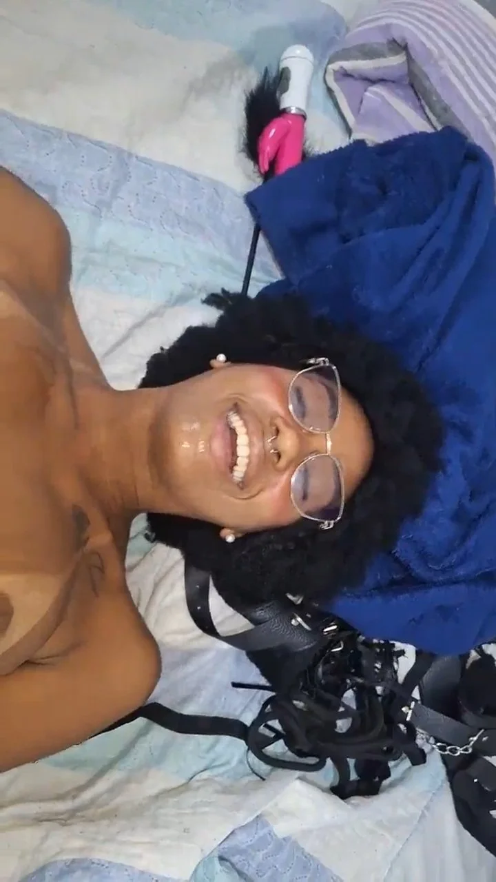 Morena linda fazendo boquete e sentando gostoso image 3