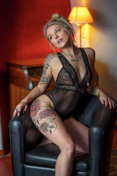 Lisa’s boudoir cover image