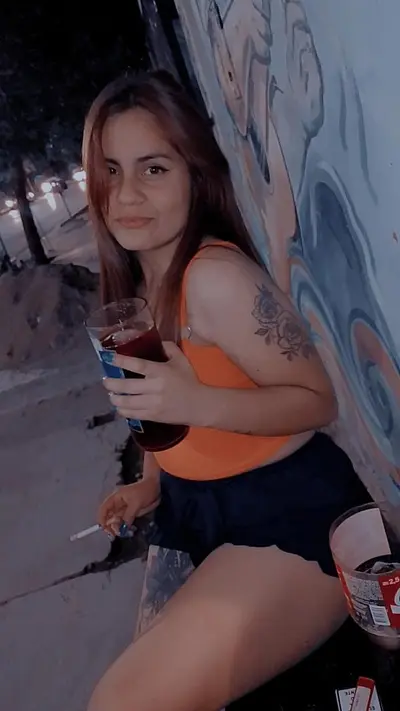 Al que le haga un tributo a doble pantalla se gana el album completo de esta pendeja cover image
