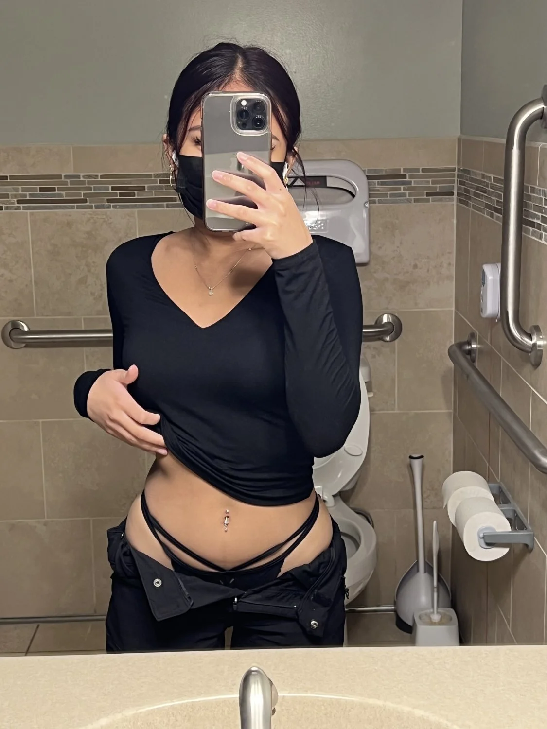 Sexy ABG GF leaked image 6