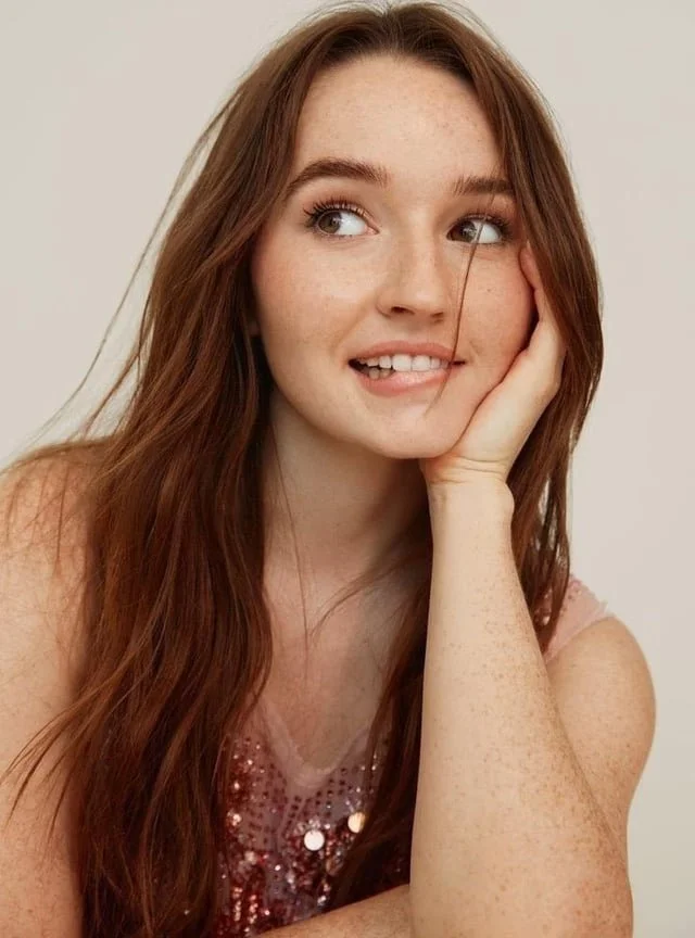 kaitlyn dever main image