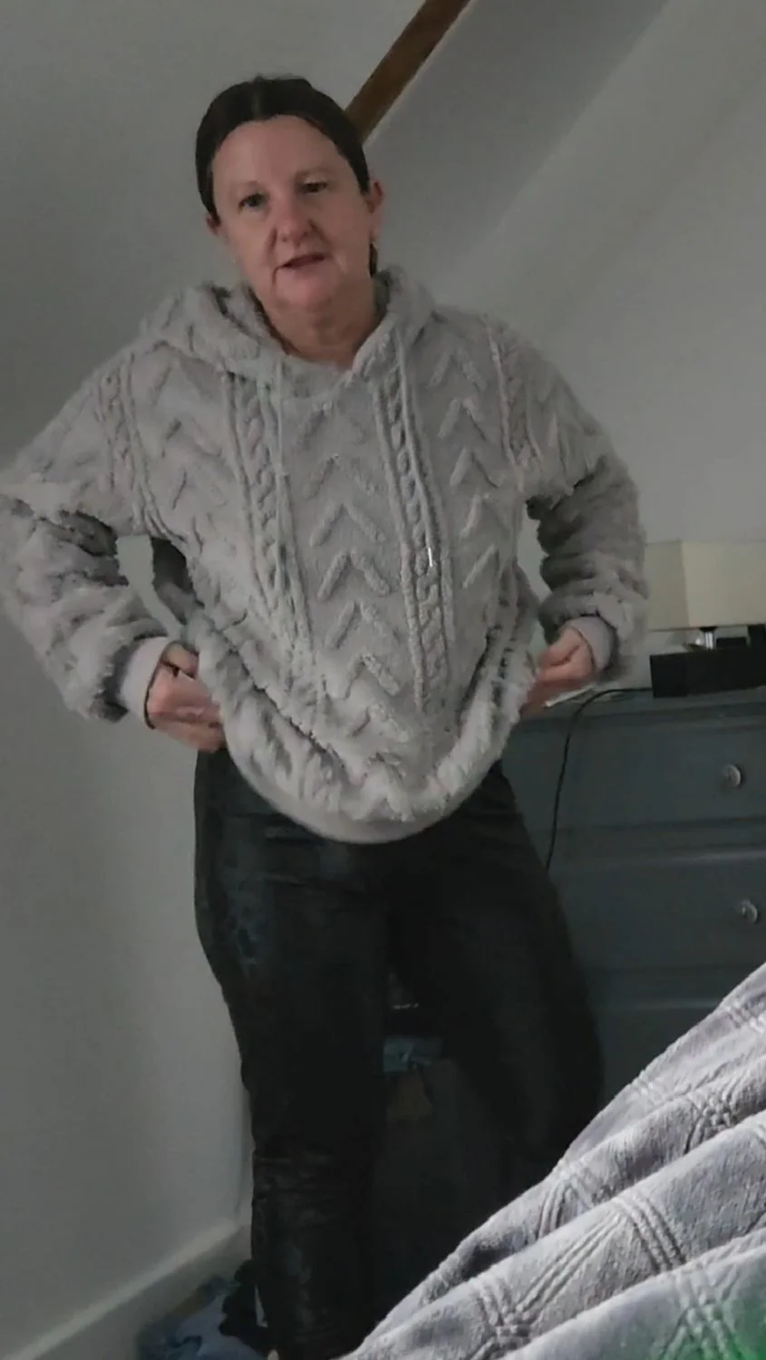 Choose a pic to see the vid of this plump mature shaking her bits! main image