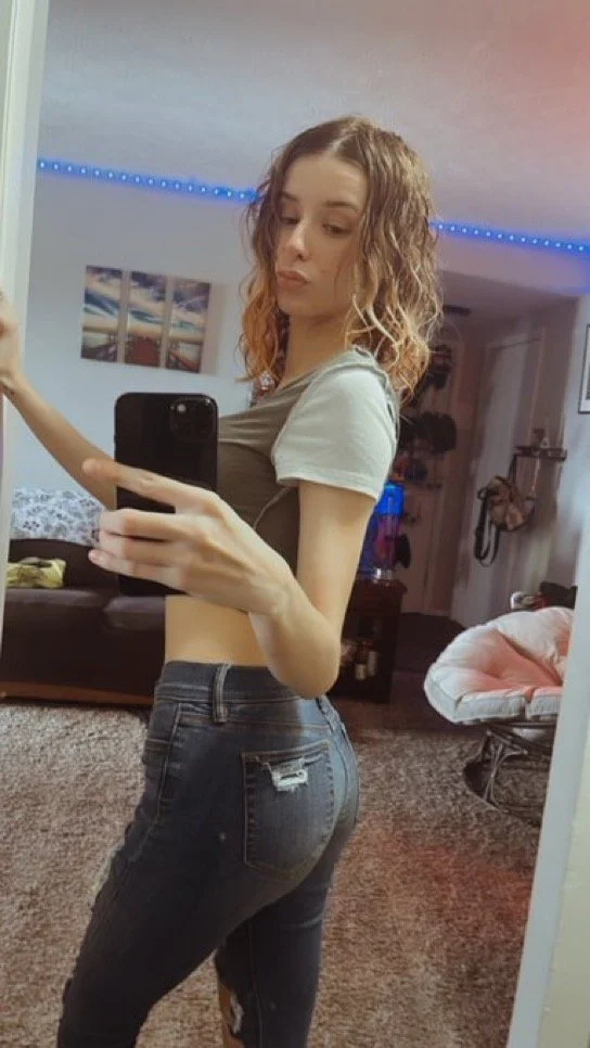 met this petite white slut and got her snap, turns out she’s a slut image 2