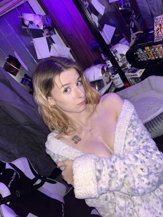 met this petite white slut and got her snap, turns out she’s a slut image 6