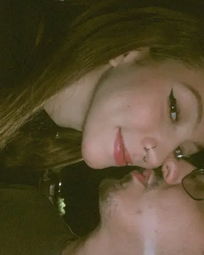 Gostosa caiu na net fudendo muito novinha sentou na pica e foi vazada cover image