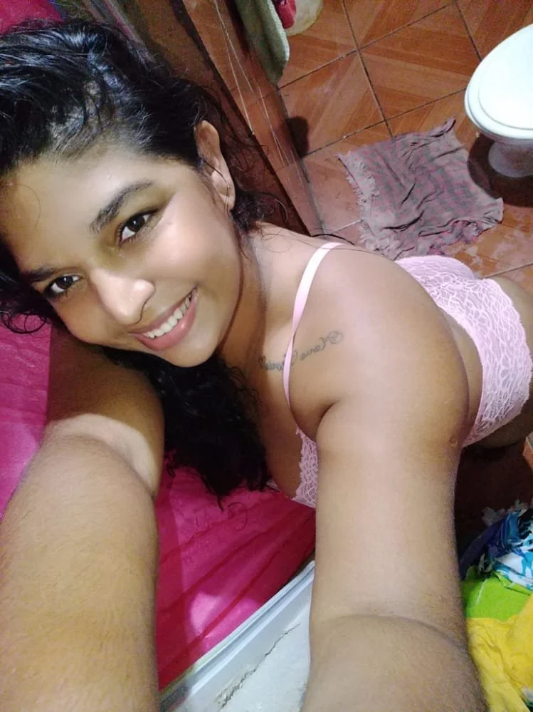 Novinha safada image 2