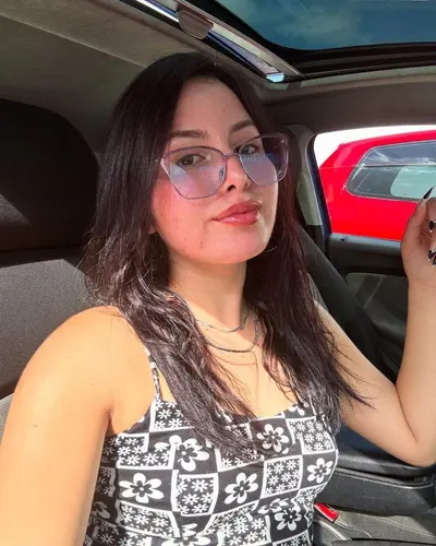 Novinha gostosa safada gosta de da pro negao enquanto o corno filma cover image