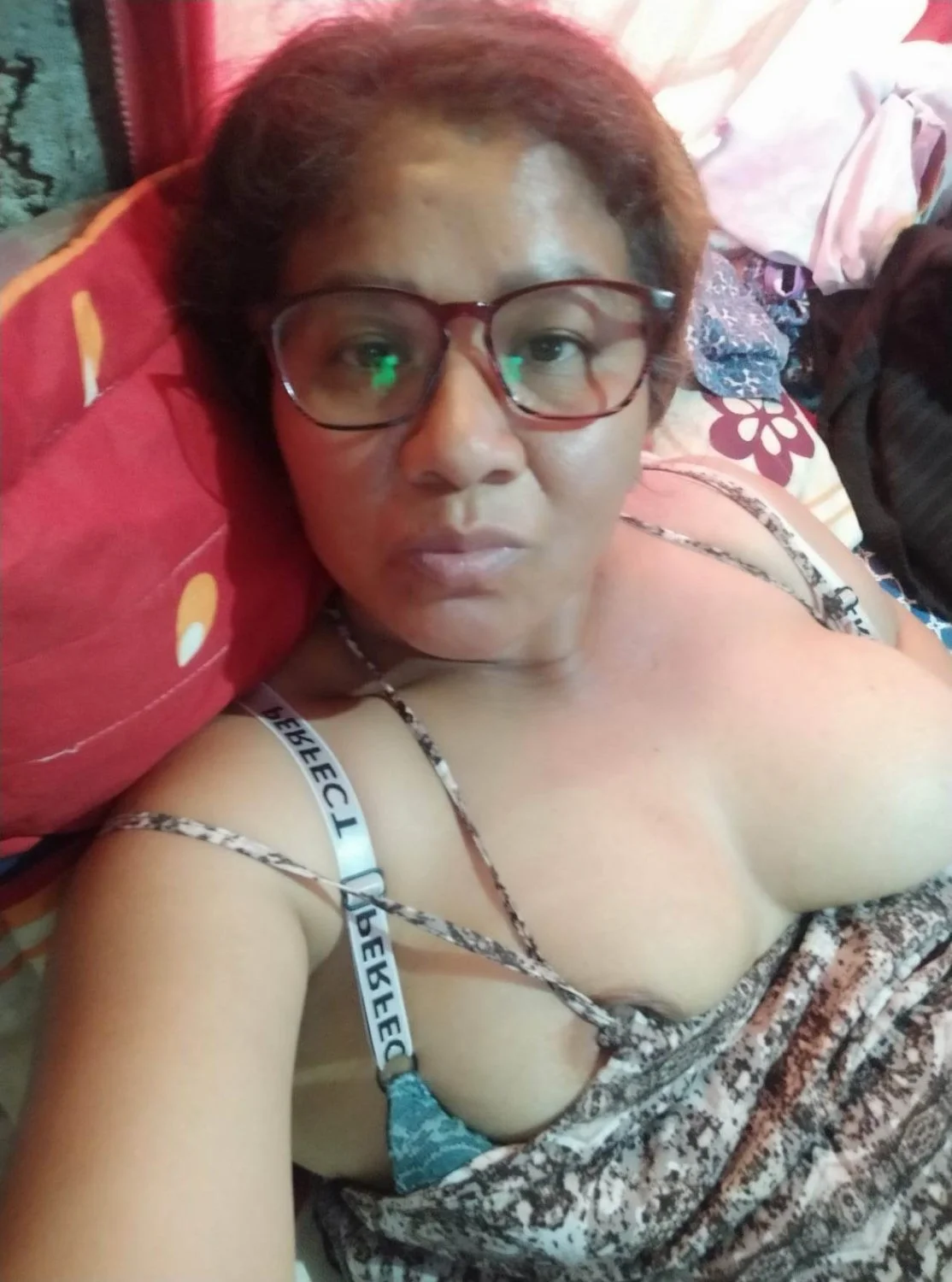 ela só que mostra a buceta e o rabo deixa a tia image 16