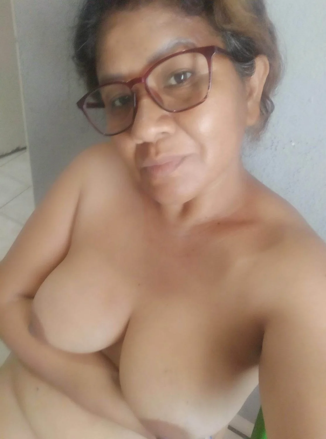ela só que mostra a buceta e o rabo deixa a tia image 5