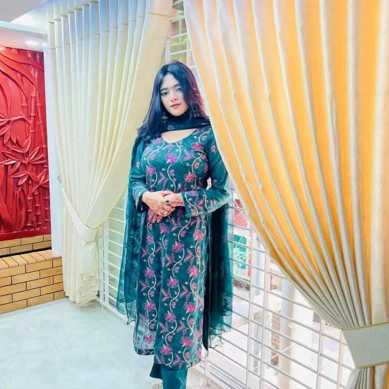 Desi Girl Mahek Alinaa Collections. image 30