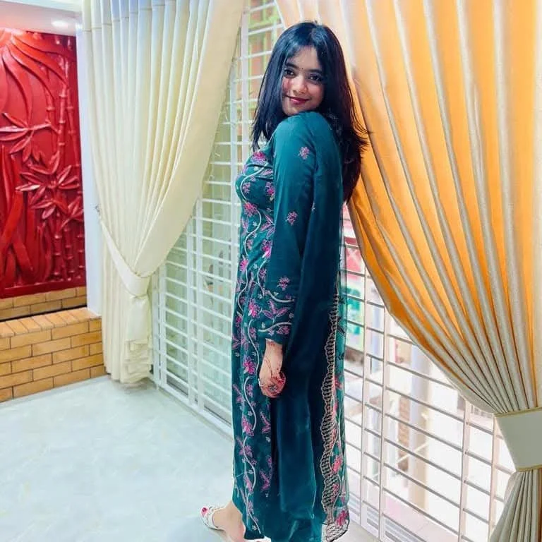 Desi Girl Mahek Alinaa Collections. image 31