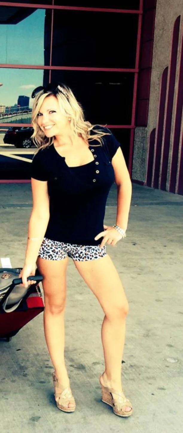 Busty Milf Tara Lost image 6