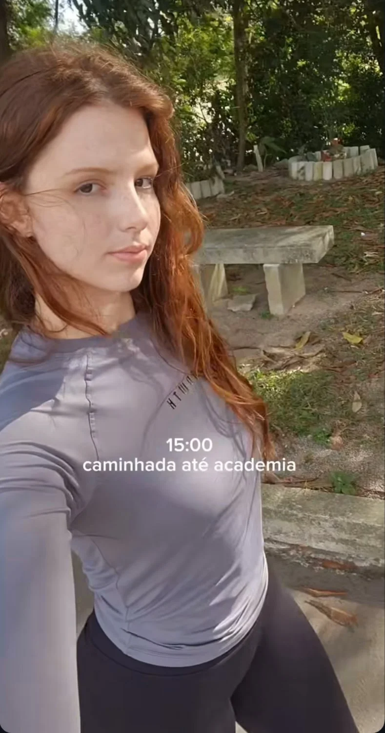 Ruiva gracinha sabe que é boa image 17