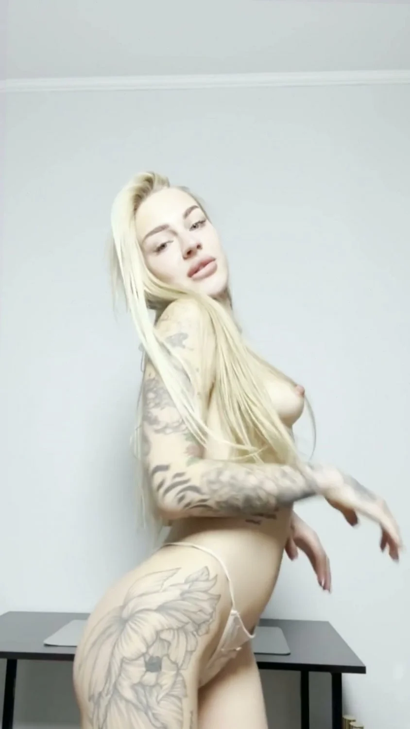 🔞 Wild slutty big boobs nude pussy eating wet 💦🍑 Exclusive OF image 3